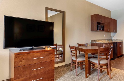 Edgewood Hotel | Comfort Inn & Suites Edgewood