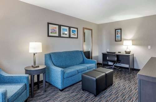 Emporia Hotel | Comfort Inn & Suites Emporia
