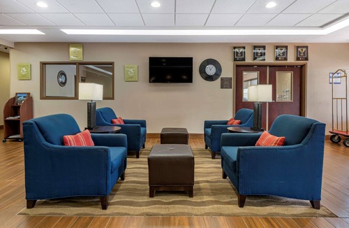 Farmington Hotel | Comfort Inn & Suites Farmington - Victor