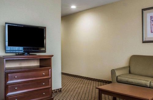 Farmington Hotel | Comfort Inn & Suites Farmington - Victor