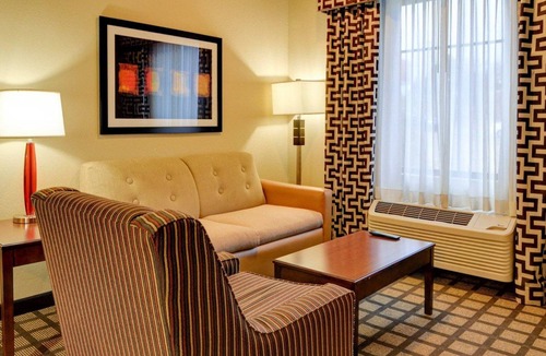 Fort Smith Hotel | Comfort Inn & Suites Fort Smith I-540