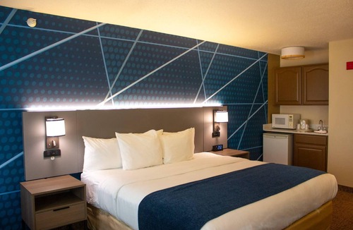Geneva Hotel | Comfort Inn & Suites Geneva - West Chicago