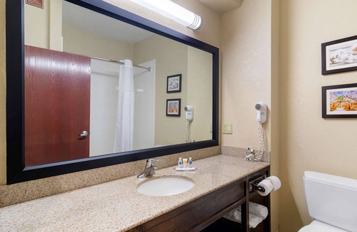 Griffin Hotel | Comfort Inn & Suites Griffin North
