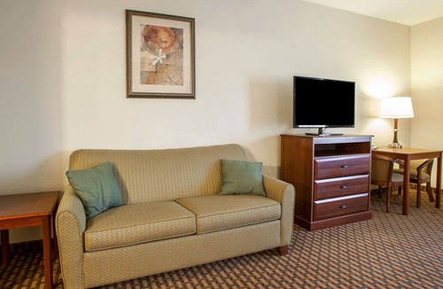 Harrisonville Hotel | Comfort Inn & Suites Harrisonville