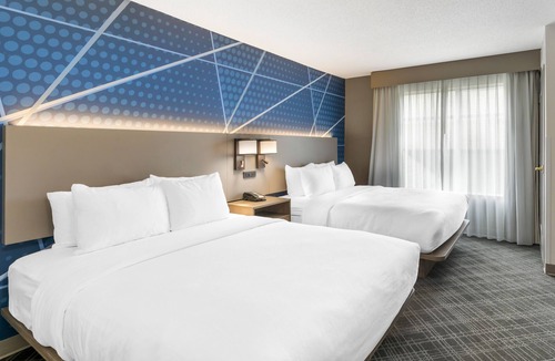 Coliseum Central Hotel | Comfort Inn & Suites Hampton near Coliseum