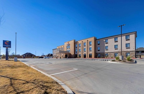 Harrah Hotel | Comfort Inn & Suites Harrah