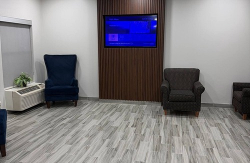 Harvey Hotel | Comfort Inn & Suites Harvey - Chicago Southland