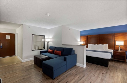 Hazelwood Hotel | Comfort Inn & Suites Hazelwood - St. Louis