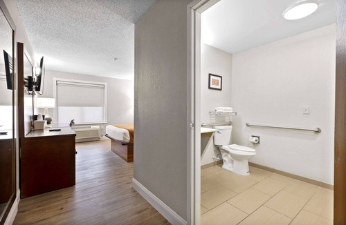 Hazelwood Hotel | Comfort Inn & Suites Hazelwood - St. Louis