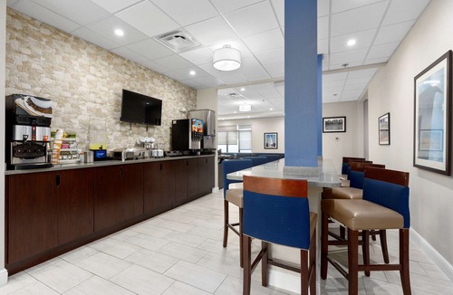 Hazelwood Hotel | Comfort Inn & Suites Hazelwood - St. Louis