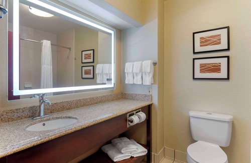 Jackson Hotel | Comfort Inn & Suites Jackson North
