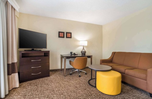 Cornelius Hotel | Comfort Inn & Suites Lake Norman