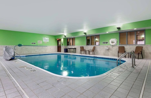 Bayberry Hotel | Comfort Inn & Suites Liverpool-Clay