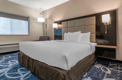 Bayberry Hotel | Comfort Inn & Suites Liverpool - Syracuse