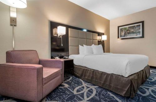 Bayberry Hotel | Comfort Inn & Suites Liverpool - Syracuse