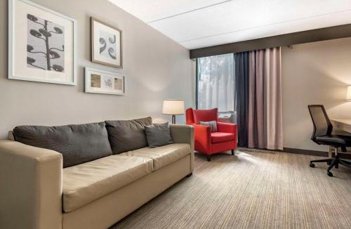 Galeville Hotel | Comfort Inn & Suites Liverpool - Syracuse North