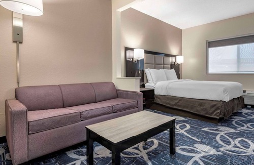 Bayberry Hotel | Comfort Inn & Suites Liverpool - Syracuse