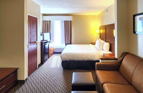 Pocono Summit Hotel | Comfort Inn & Suites Mount Pocono