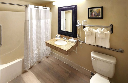 Pocono Summit Hotel | Comfort Inn & Suites Mount Pocono