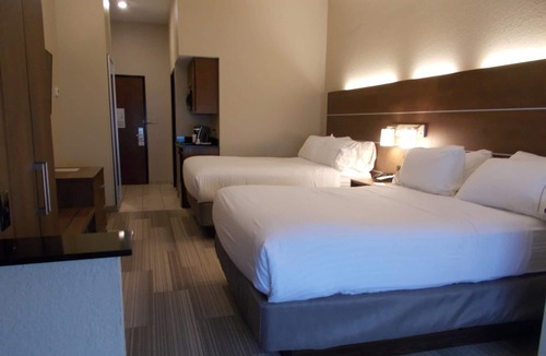 Miami Hotel | Comfort Inn & Suites Miami - Route 66