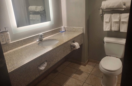 Miami Hotel | Comfort Inn & Suites Miami - Route 66
