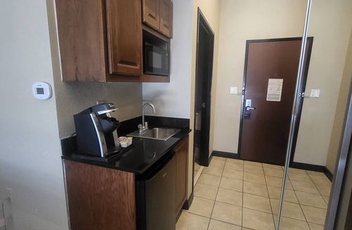 Miami Hotel | Comfort Inn & Suites Miami - Route 66