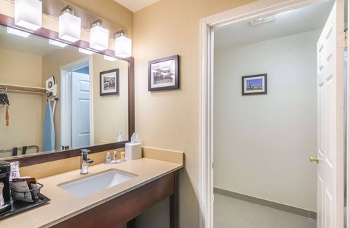 Mojave Hotel | Comfort Inn & Suites Mojave