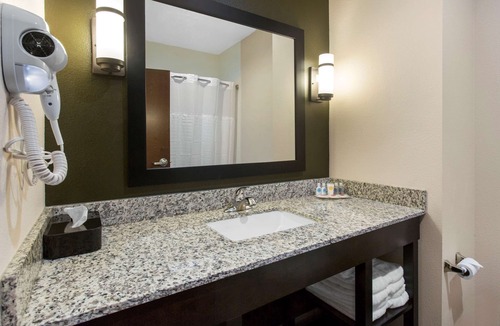 Moore Hotel | Comfort Inn & Suites Moore - Oklahoma City