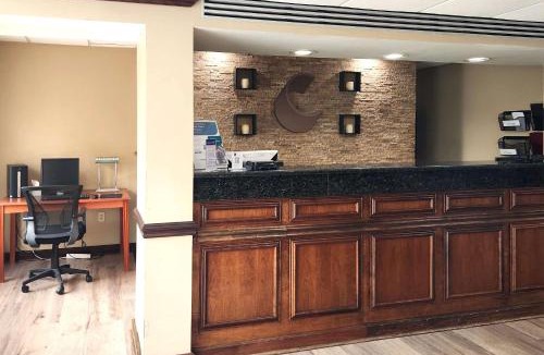 Pocono Summit Hotel | Comfort Inn & Suites Mount Pocono