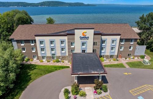 Munising Hotel | Comfort Inn & Suites Munising-Lakefront