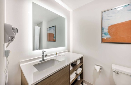 Bellevue Hotel | Comfort Inn & Suites Nashville