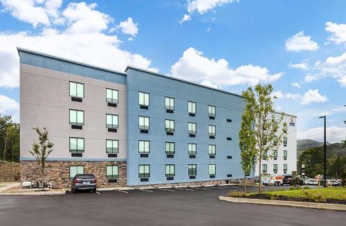West Meade Hotel | Comfort Inn & Suites Nashville Bellevue