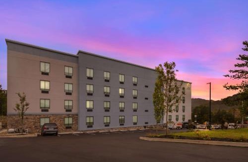 West Meade Hotel | Comfort Inn & Suites Nashville Bellevue