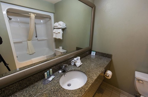 Corinth Hotel | Comfort Inn & Suites Near Lake Lewisville