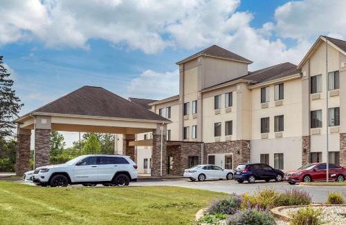 Aurora Hotel | Comfort Inn & Suites North Aurora - Naperville