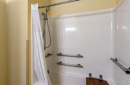 Aurora Hotel | Comfort Inn & Suites North Aurora - Naperville