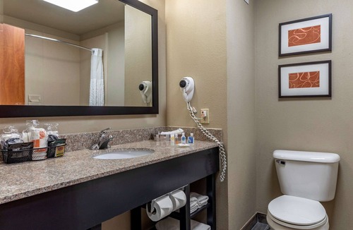 Pauls Valley Hotel | Comfort Inn & Suites Pauls Valley - City Lake