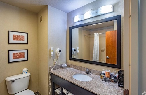 Pauls Valley Hotel | Comfort Inn & Suites Pauls Valley - City Lake