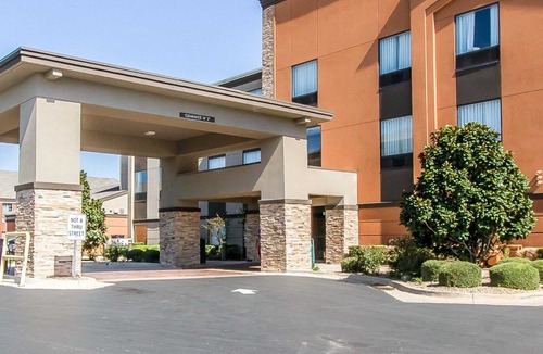 Pauls Valley Hotel | Comfort Inn & Suites Pauls Valley - City Lake