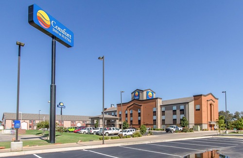 Pauls Valley Hotel | Comfort Inn & Suites Pauls Valley - City Lake