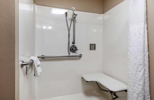 Pauls Valley Hotel | Comfort Inn & Suites Pauls Valley - City Lake