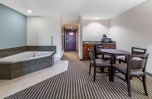 Perry Hotel | Comfort Inn & Suites Perry I-35