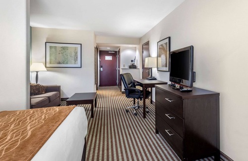 Perry Hotel | Comfort Inn & Suites Perry I-35