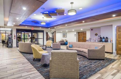 O'Hara Township Hotel | Comfort Inn & Suites Pittsburgh Fox Chapel