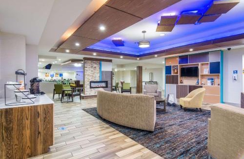 O'Hara Township Hotel | Comfort Inn & Suites Pittsburgh Fox Chapel