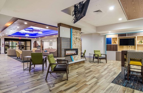 O'Hara Township Hotel | Comfort Inn & Suites Pittsburgh Fox Chapel