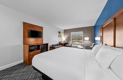 Plainville Hotel | Comfort Inn & Suites Plainville-Foxboro