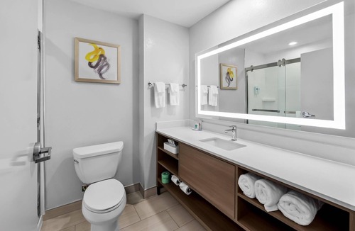 Plainville Hotel | Comfort Inn & Suites Plainville-Foxboro