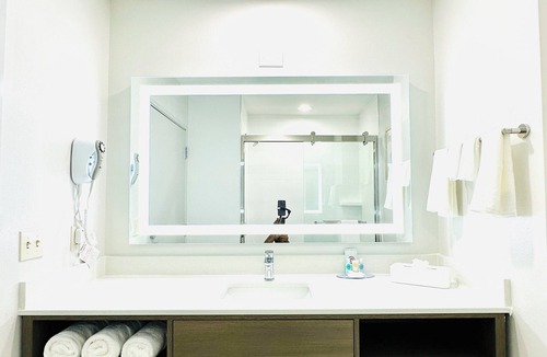 Plainville Hotel | Comfort Inn & Suites Plainville-Foxboro