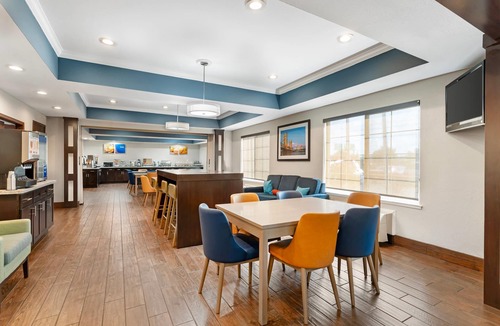 Southeastern Sacramento Hotel | Comfort Inn & Suites Sacramento - University Area